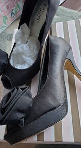 RSVP peep toe pumps black 6.5